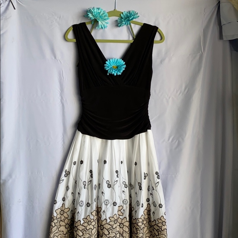 Sleeveless cocktail dress